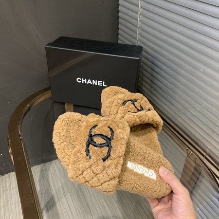 Chanel Diamond CC wool slippers