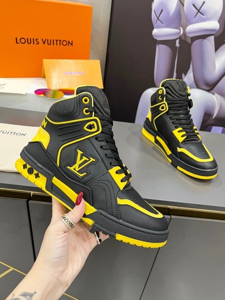 Louis Vuitton Imported cowhide stitching sneakers