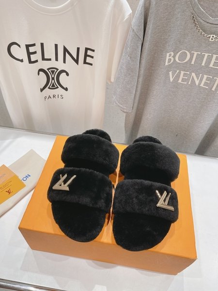 Louis Vuitton Fur integrated flat slippers