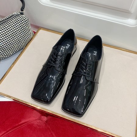 Prada Women s leather shoes with square toe laces