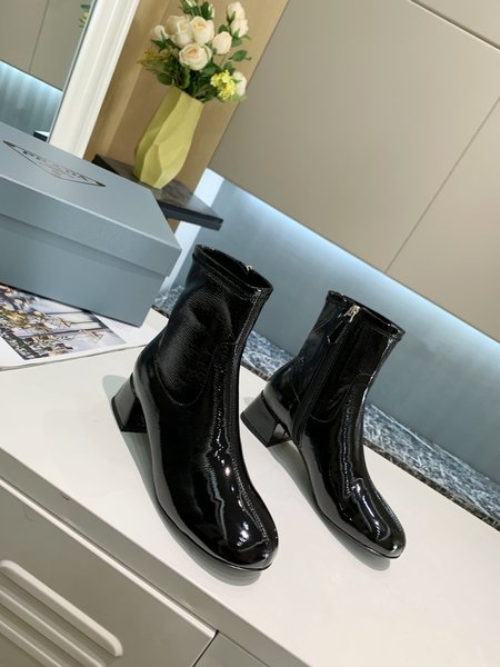 Prada Patent leather boots with sheepskin lining