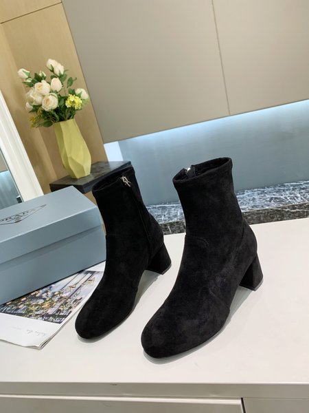 Prada Suede boots sheepskin lining