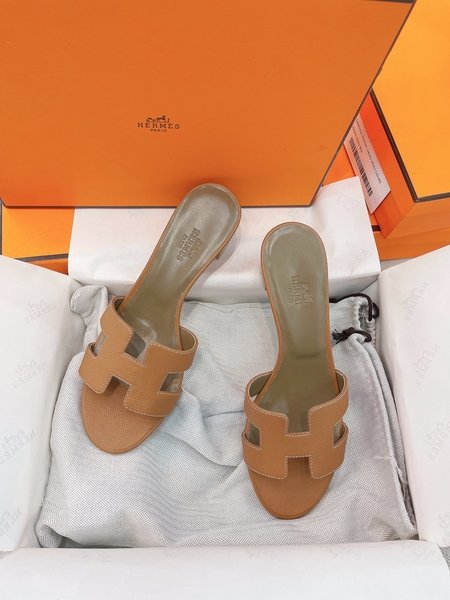 Hermes Oasis mid-heeled sandals