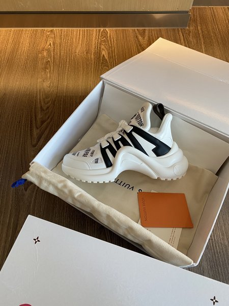 Louis Vuitton Trunk show LV sneakers