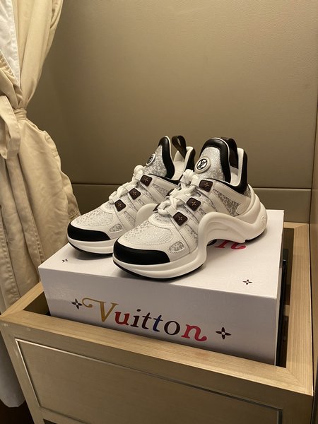 Louis Vuitton Trunk show LV sneakers