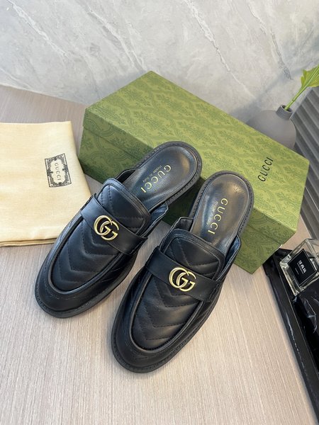 Gucci women s black leather shoes