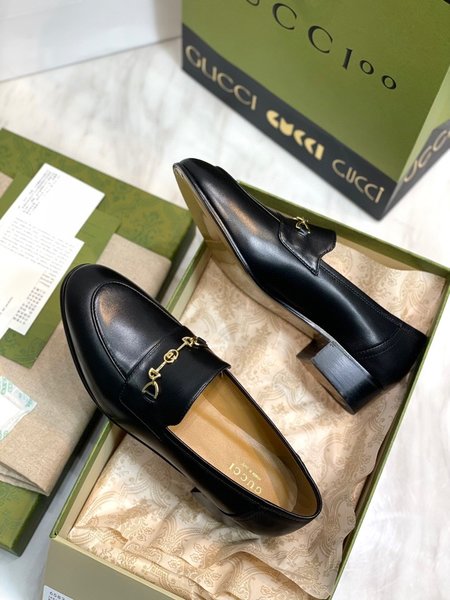 Gucci spot shoes