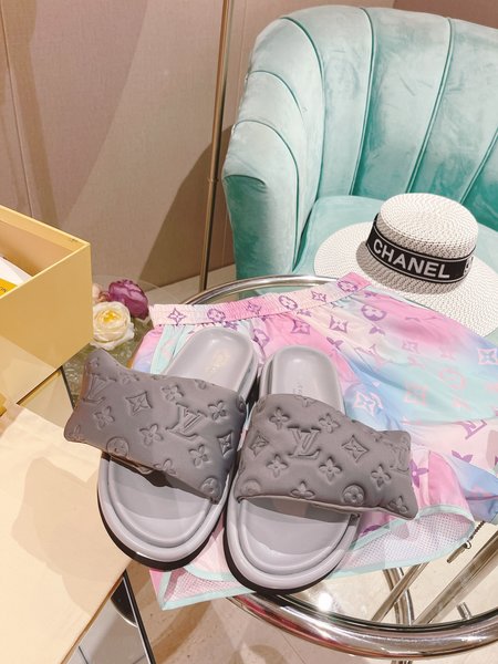 Louis Vuitton 3D slippers high-end atmosphere