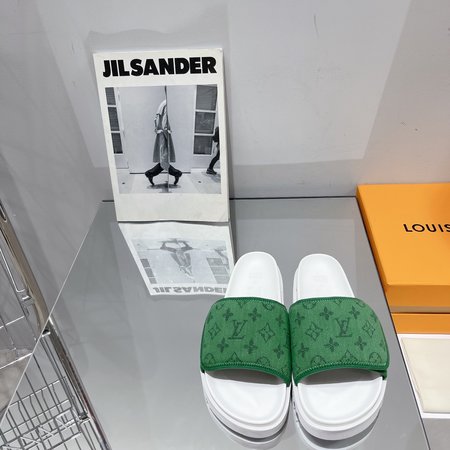 Louis Vuitton slippers