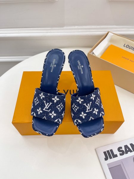Louis Vuitton slippers