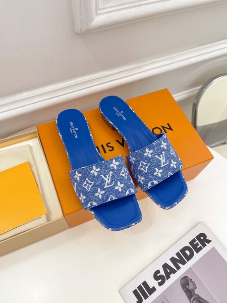 Louis Vuitton slippers