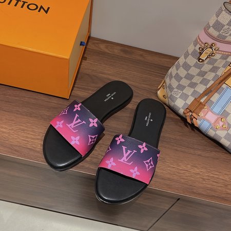 Louis Vuitton classic slippers