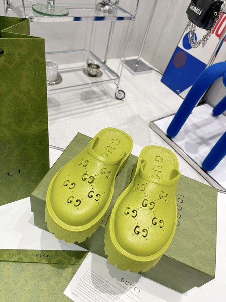 Gucci Platform slippers with GG pattern