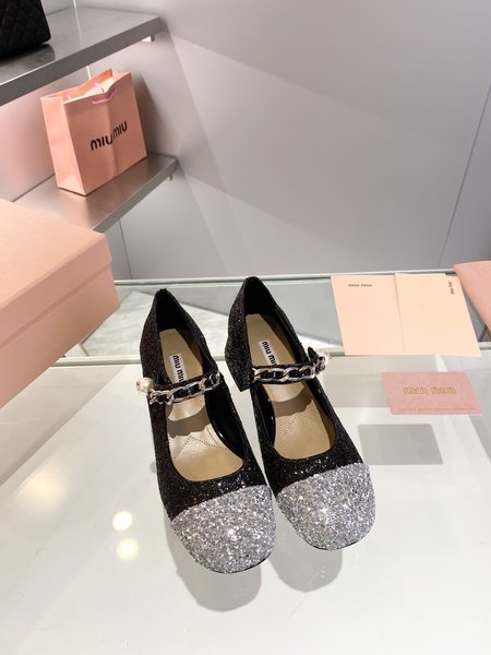 Miu Miu Rhinestone flower-decorated high-heeled shoes, two-tone stitching