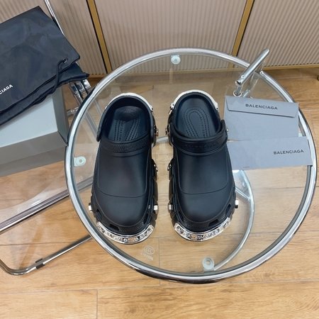 Balenciaga Thick sole beach sandals