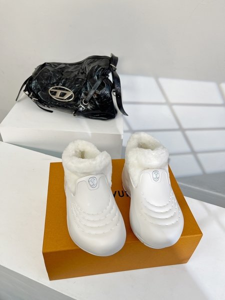 Louis Vuitton New thick-soled shark shoes