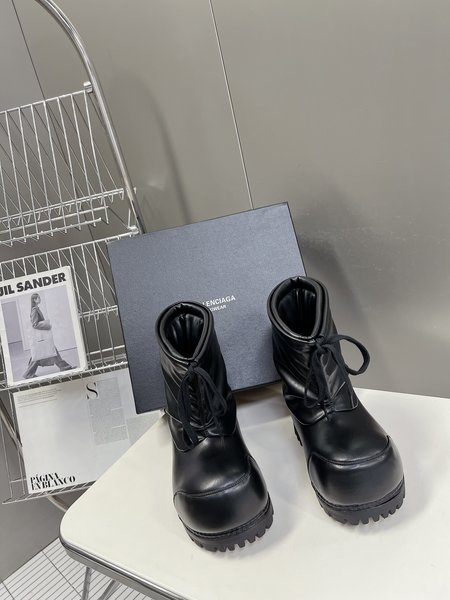 Balenciaga Ski series skiwear latest couple Alaska snow boots