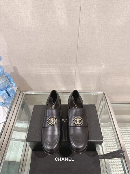 Chanel New round buckle rhinestone loafers