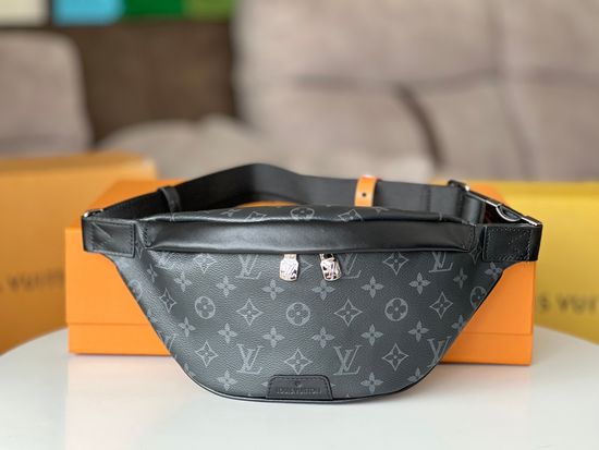 Louis Vuitton Discovery Waist Bag M46035