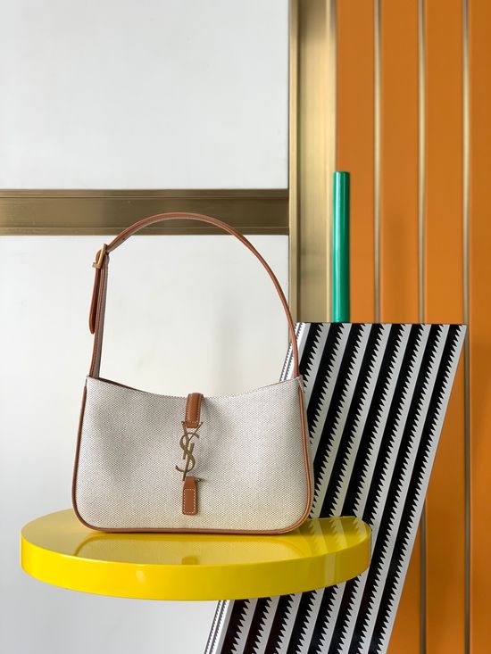 Yves Saint Laurent Cleo Line Chic Hobo Bag 657228