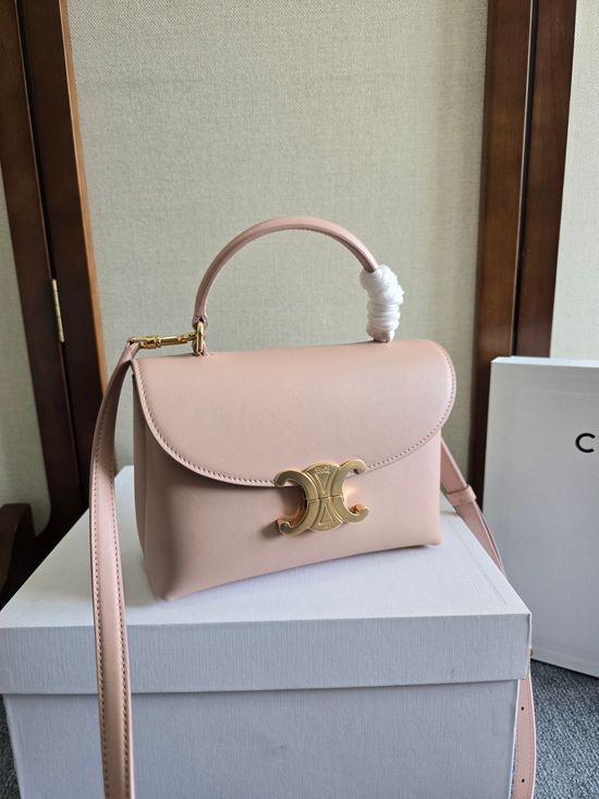 Celine Triomphe Kelly Handbag 118113