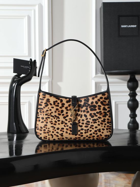 Yves Saint Laurent Le 5A7 Shoulder Bag 657228