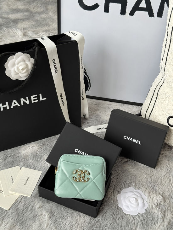 Chanel Wallet Lambskin Mini Card Holder AP2136