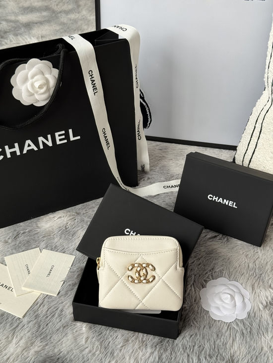 Chanel Mini Wallet AP2136