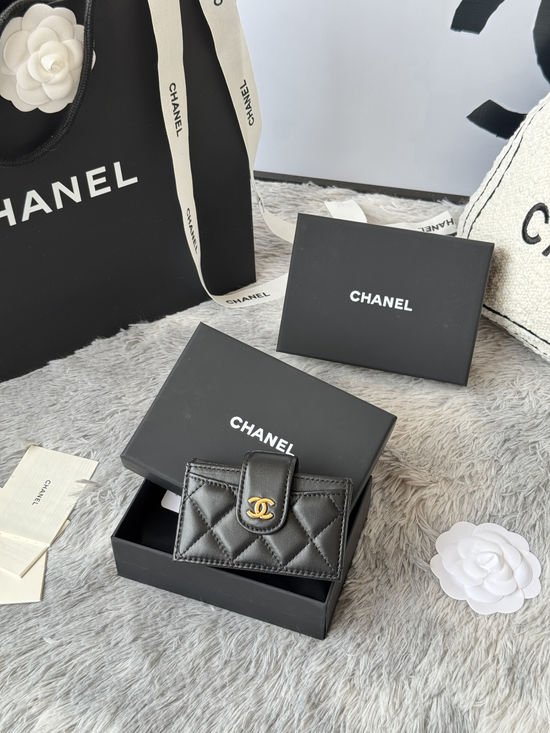 Chanel Accordion Card Case Chic Accessory AP392