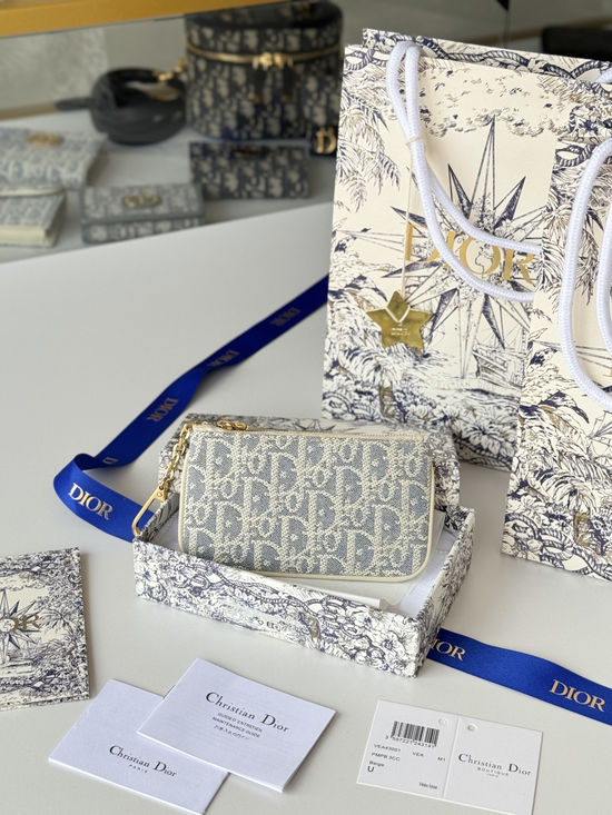 Christian Dior Caro Card Holder S2177UWHC_M30G