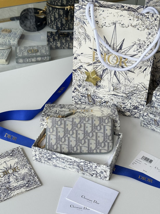 Christian Dior 30 Montaigne CD Logo Card Holder S2177UWHC_M30G