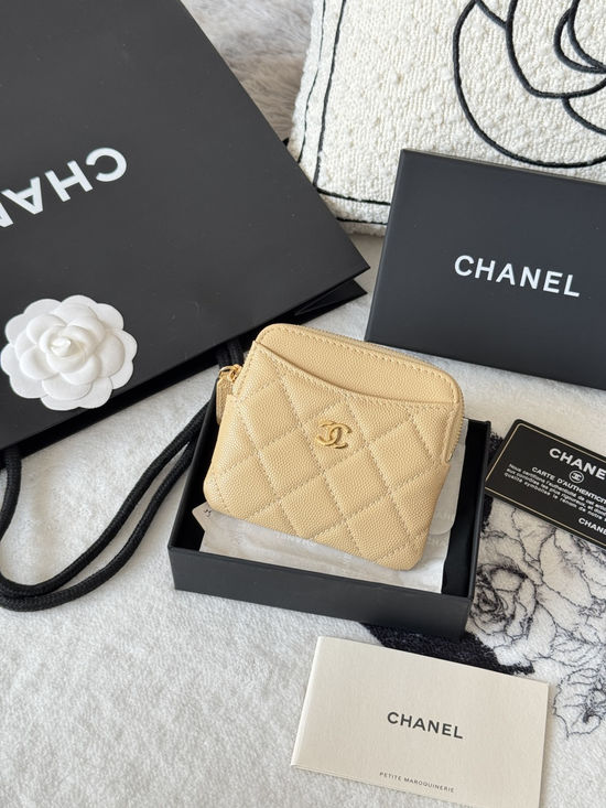 Chanel Caviar Card Holder Cowhide Gold Buckle AP2111