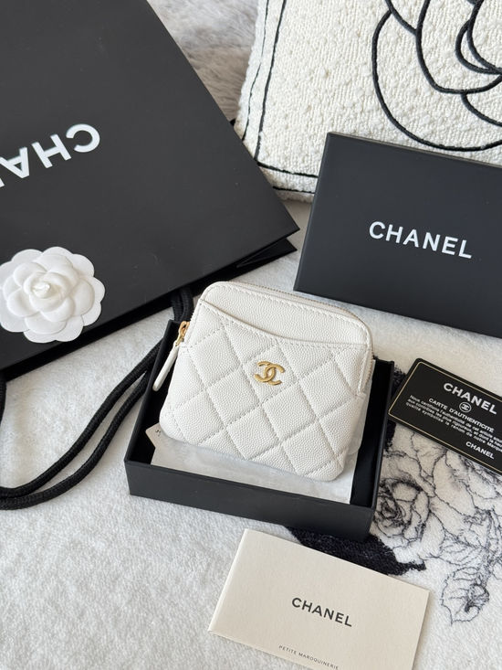 Chanel Caviar Card Holder Cowhide Gold Buckle AP2111