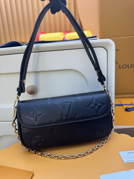 Louis Vuitton Ivy Chain Wallet 10362