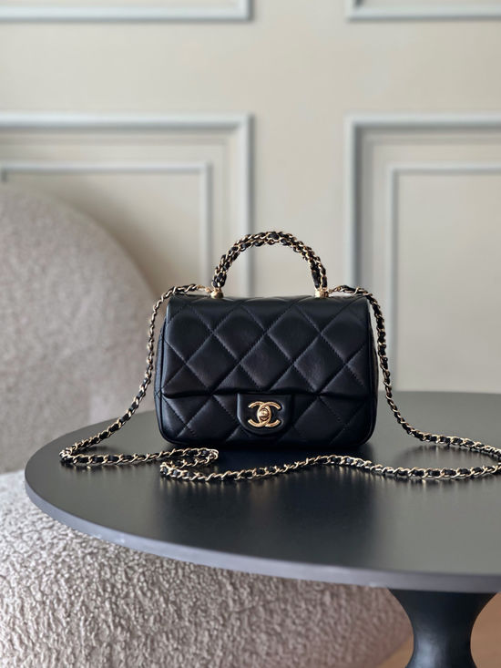 Chanel Twist Handle Messenger Bag AS5032