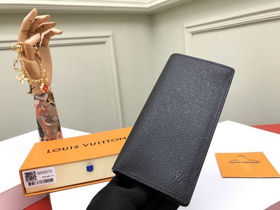 Louis Vuitton Crossgrain Wallet M32572