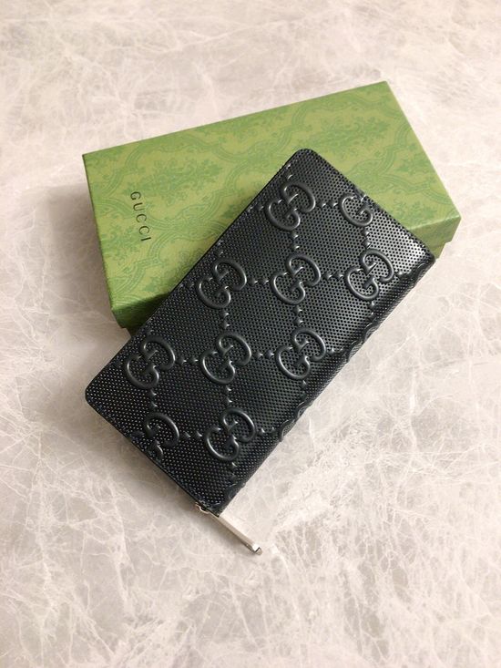 Gucci Embossed Leather Large Capacity Wallet 625558