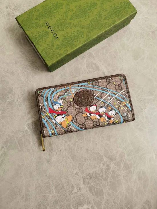 Gucci Epilogue Donald Duck Pattern Wallet 647940
