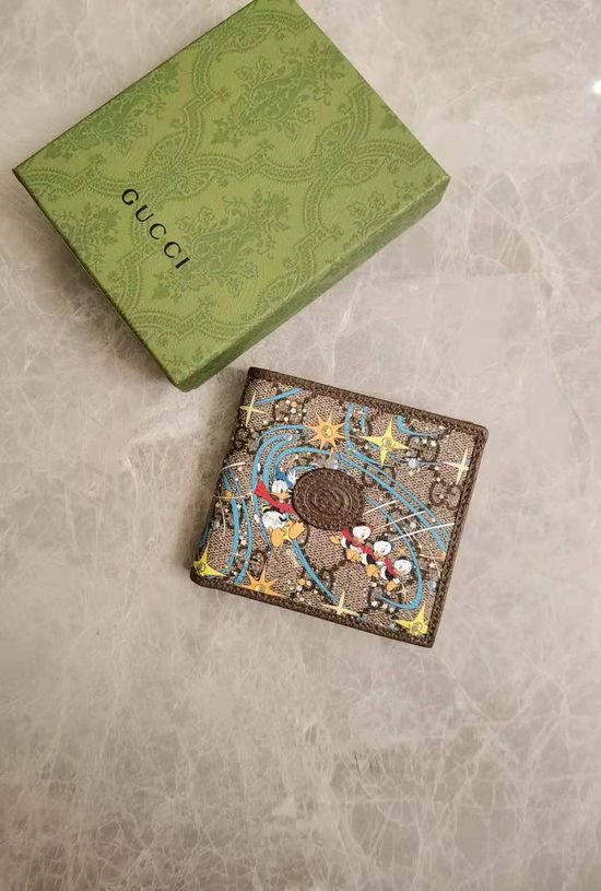 Gucci Donald Duck Printed Short Wallet 647937
