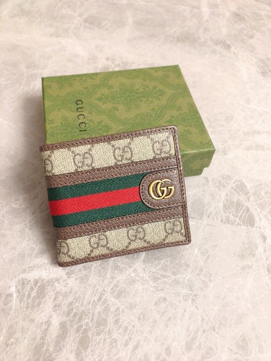Gucci GG Supreme Short Wallet 597606