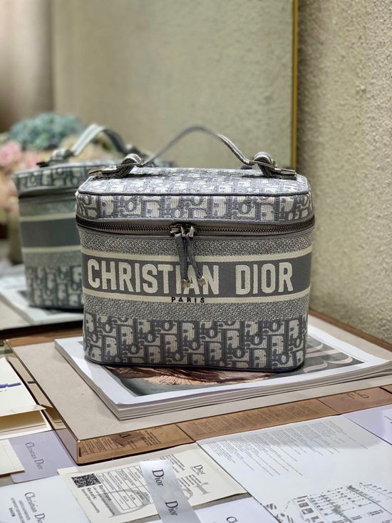 Christian Dior Embroidered Cosmetic Pouch 90211298