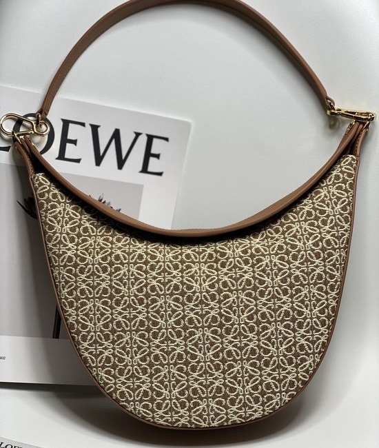 Loewe Luna Series Moon Bag Comfortable 3070
