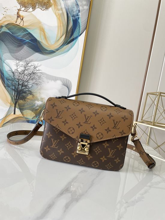 Louis Vuitton Pochette Metis Messenger Bag M41465