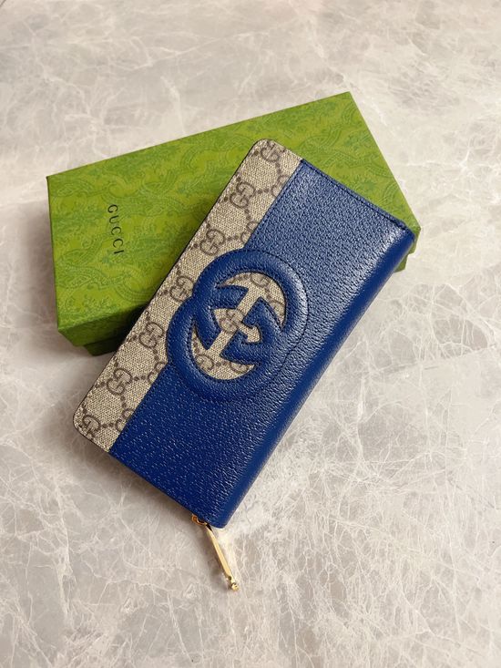 Gucci Zip Wallet with Interlocking G Detail 701423