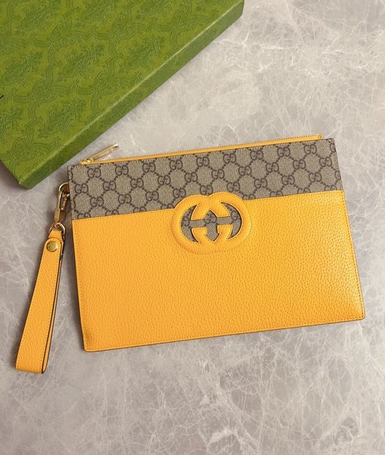 Gucci GG Supreme Canvas Clutch Bag 723320