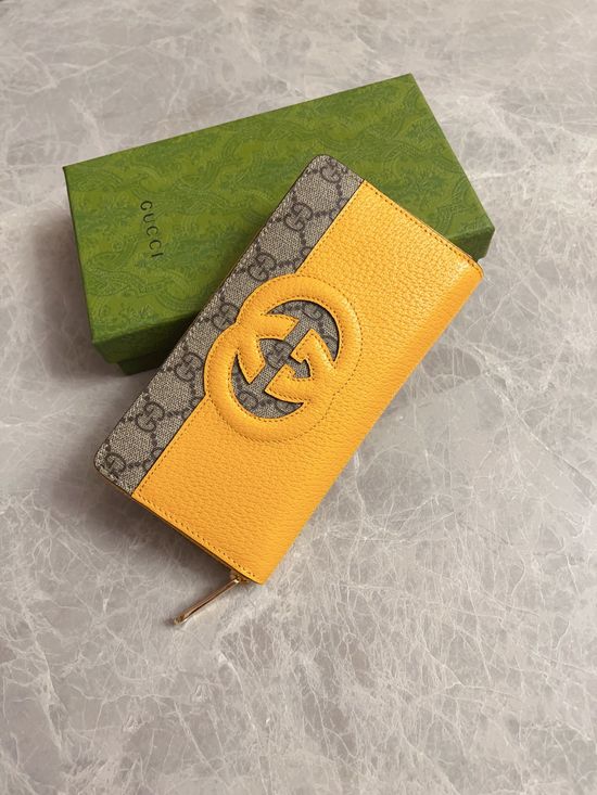 Gucci GG Supreme Canvas Zip Wallet with Interlocking G 701423