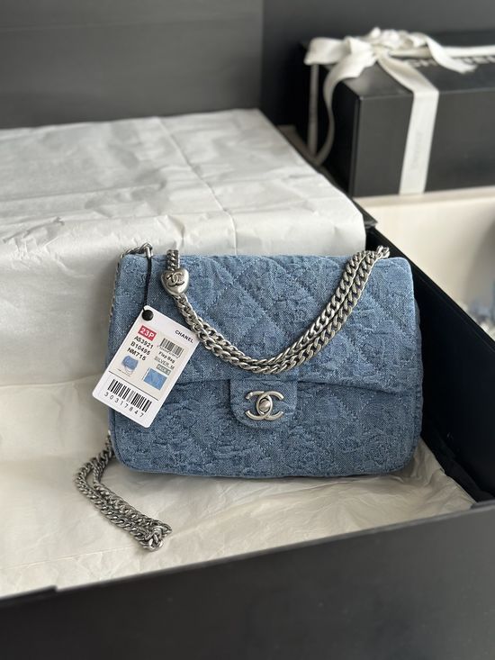 Chanel Denim Camellia Heart Chain Bag AS3921