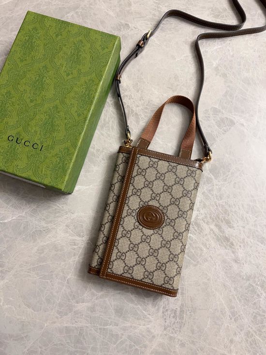 Gucci Interlocking G Clutch Convertible Strap 724358