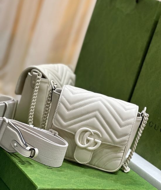 Gucci GG Marmont Shoulder Bag 739681