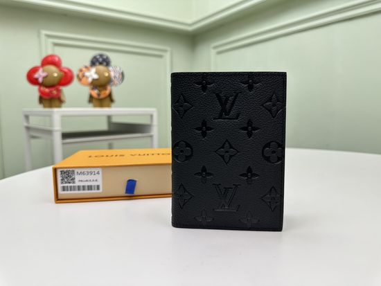 Louis Vuitton Classic Pattern Travel Passport Cover M63914